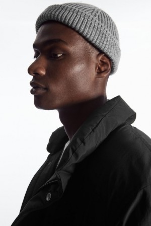 COS Short Merino Wool Beanie Men's Hats Black | LU35-K1MJ