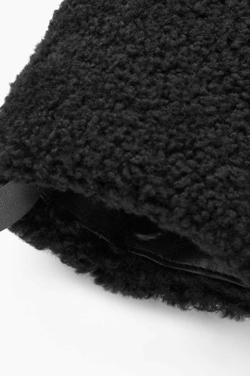 COS Crossbody Pouch - Shearling Men's Bags & Wallets Black | JT31-O7ED